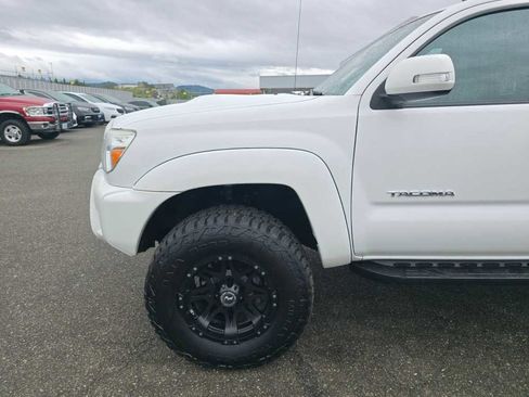 Used 2014 Toyota Tacoma 4x4 Double Cab w/ TRD Sport Package image 18