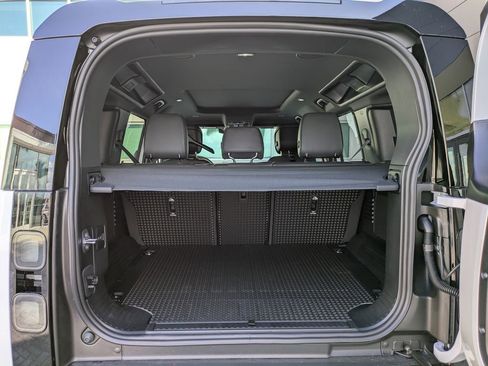 New 2026 Land Rover Defender 110 X-Dynamic SE image 13