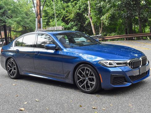 Used 2022 BMW 530i xDrive w/ M Sport Package image 12