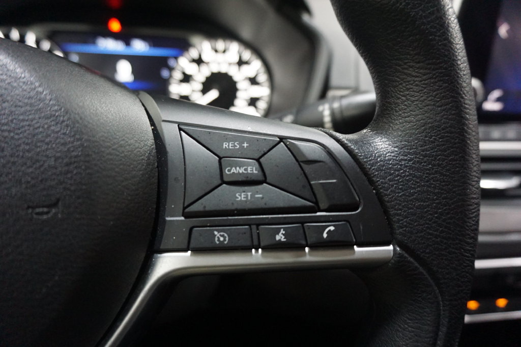 Used 2023 Nissan Altima 2.5 SV FWD image 9