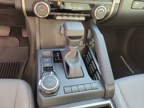 Certified 2025 Toyota Tacoma SR5 AWD/4WD image 23