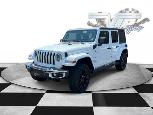 Used 2023 Jeep Wrangler Unlimited Sahara w/ Cold Weather Group AWD/4WD image 2
