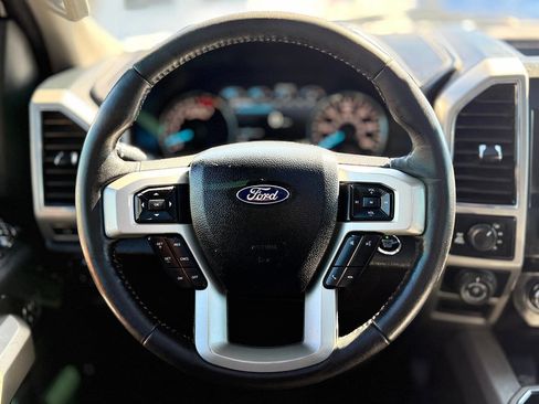 Used 2019 Ford F150 Lariat image 29