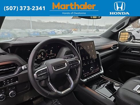 Used 2025 GMC Yukon XL Denali image 11