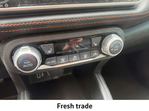 Used 2019 Nissan Kicks SR w/ SR Premium Package image 10