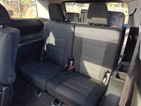 Certified 2023 GMC Acadia SLE w/ Driver Convenience Package image 10