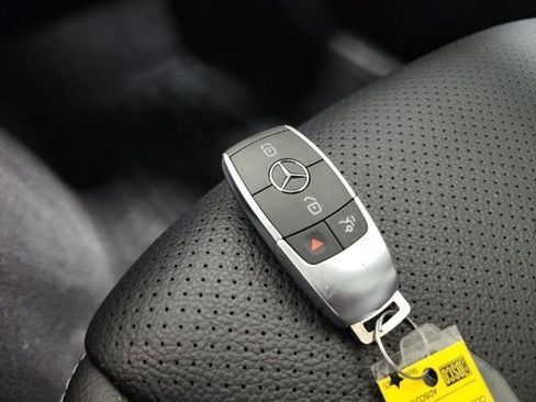 Used 2022 Mercedes-Benz GLC 300 4MATIC image 34