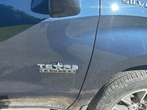 Used 2020 Chevrolet Silverado 1500 RST w/ Texas Edition RWD image 9