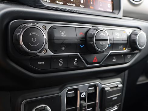 Used 2023 Jeep Gladiator Sport AWD/4WD image 22