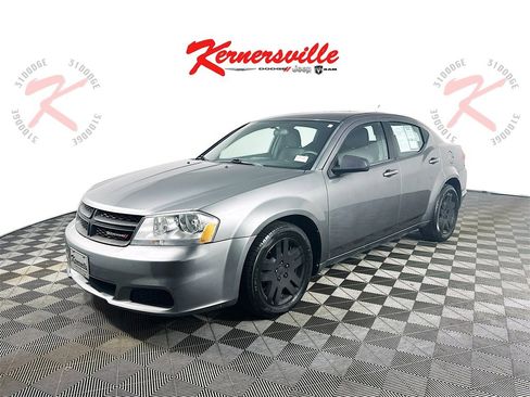 Used 2013 Dodge Avenger SE image 3