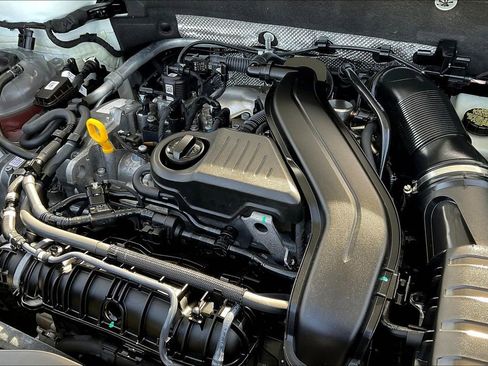 Used 2024 Volkswagen Taos SE image 34