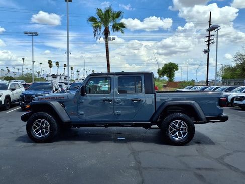 Used 2024 Jeep Gladiator Rubicon w/ Technology Group AWD/4WD image 13