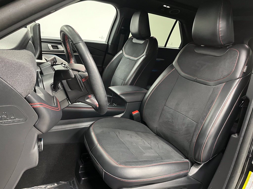 Used 2025 Ford Explorer ST AWD/4WD image 38