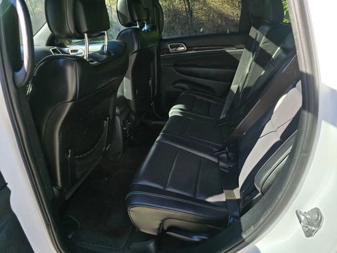 Used 2017 Jeep Grand Cherokee Overland AWD/4WD image 17