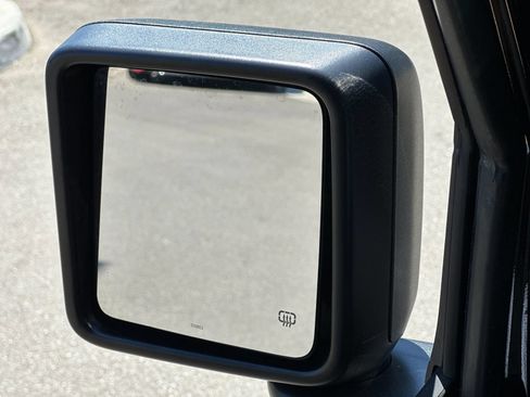 Used 2022 Jeep Wrangler Unlimited Sahara AWD/4WD image 9