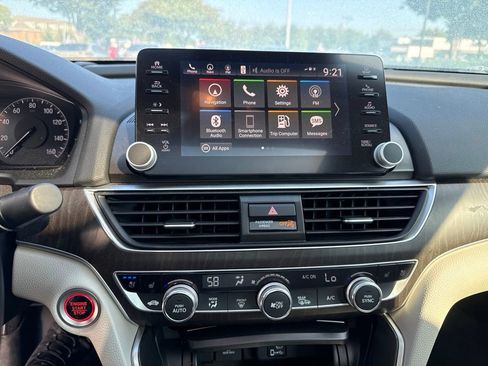 Used 2018 Honda Accord Touring image 18