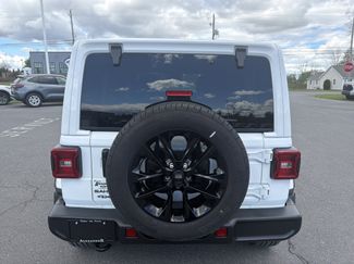 Used 2025 Jeep Wrangler Sahara AWD/4WD video 4