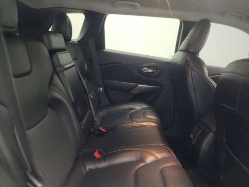 Used 2019 Jeep Cherokee Limited image 19