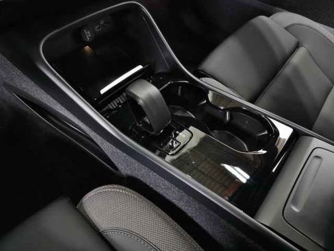 Certified 2023 Volvo C40 Recharge Core image 30