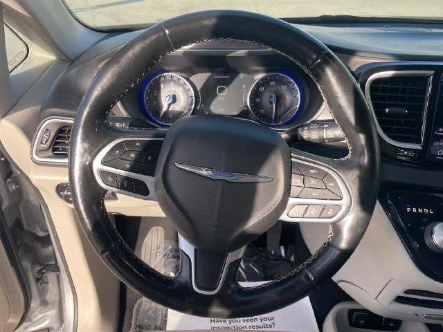 Used 2021 Chrysler Pacifica Touring-L FWD image 25