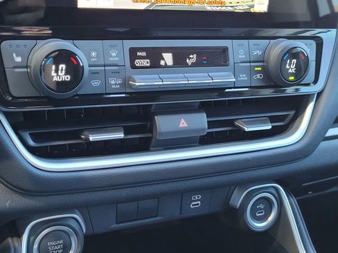 Used 2024 Toyota Grand Highlander AWD image 11
