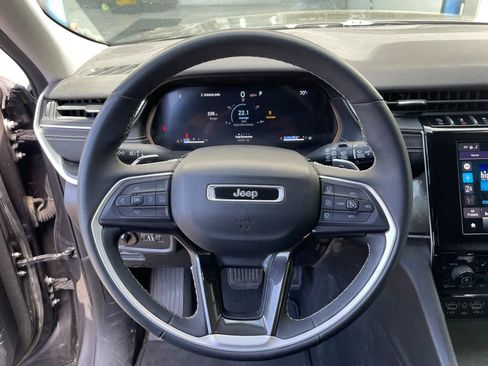 Used 2023 Jeep Grand Cherokee Laredo w/ Luxury Tech Group I AWD/4WD image 11