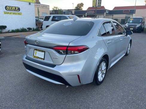 Used 2022 Toyota Corolla XLE image 3