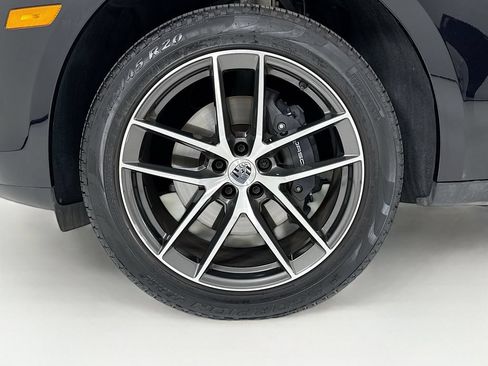 Used 2025 Porsche Macan AWD/4WD image 33