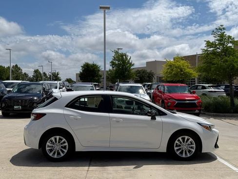 Used 2026 Toyota Corolla SE FWD image 4
