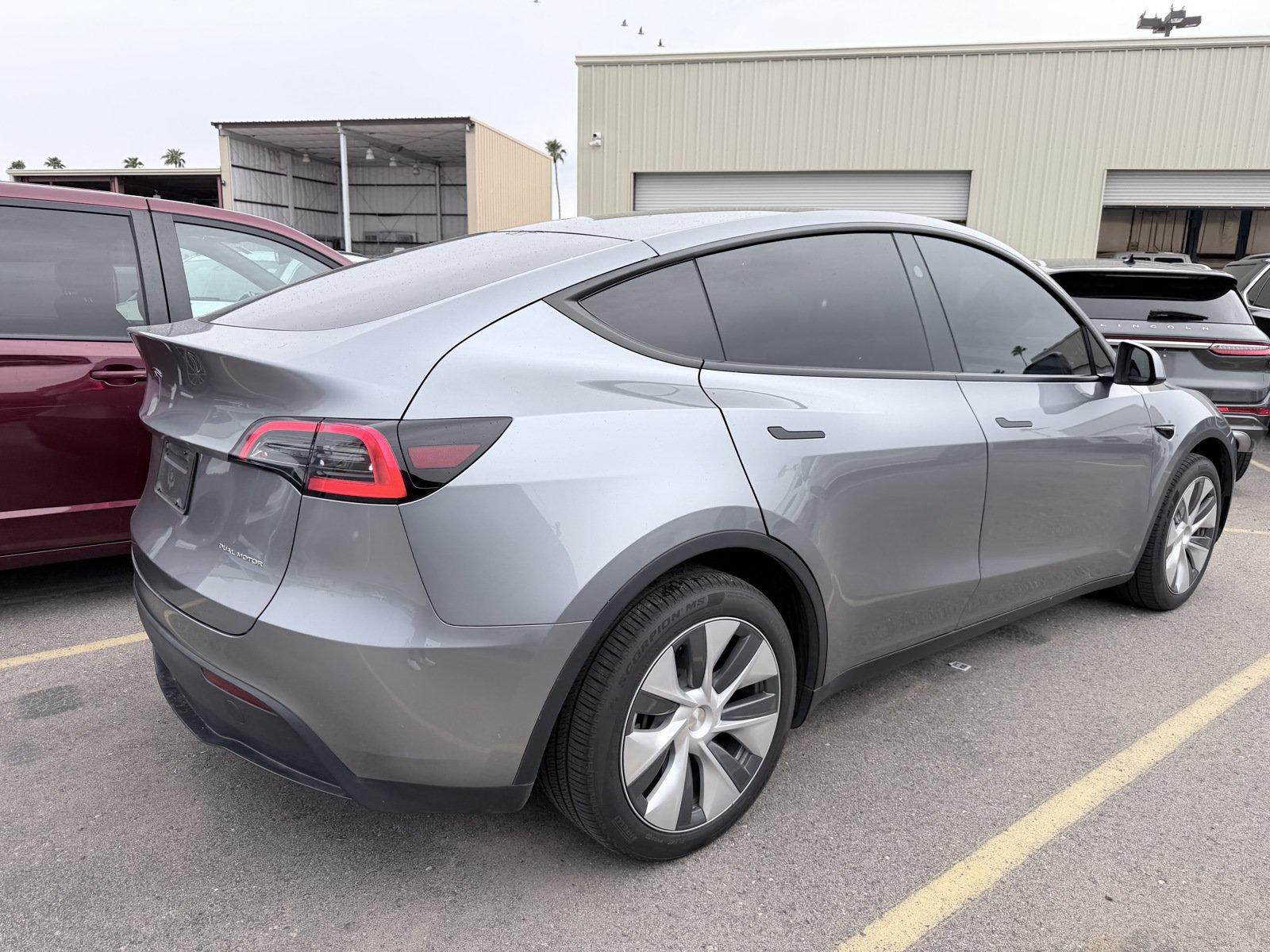 Used 2024 Tesla Model Y Long Range AWD/4WD image 5