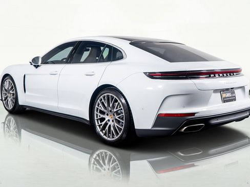 Used 2024 Porsche Panamera 4 w/ Premium Package image 8
