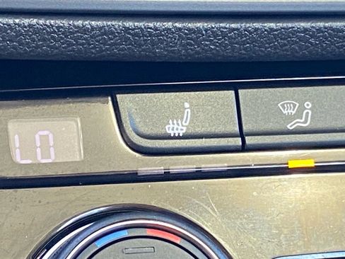 Used 2022 Volkswagen Jetta SE image 14