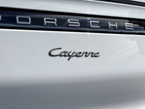 Used 2022 Porsche Cayenne Platinum Edition image 28