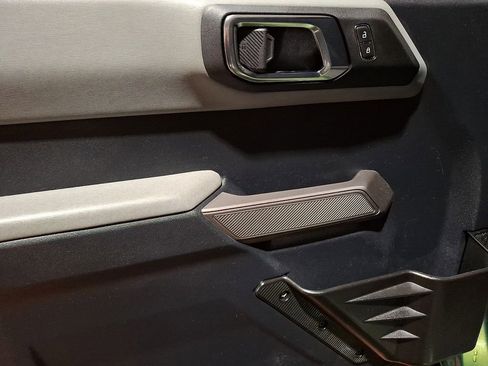 Used 2022 Ford Bronco Badlands image 9