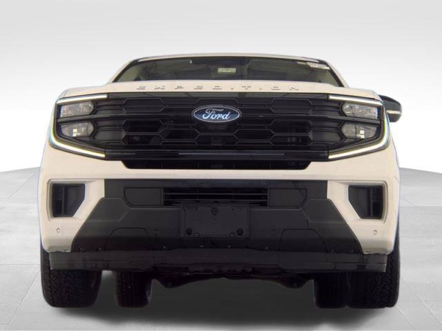 Used 2025 Ford Expedition Active AWD/4WD image 3
