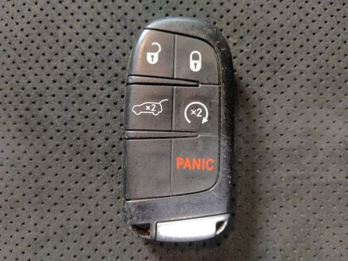 Used 2019 Jeep Grand Cherokee Altitude image 32