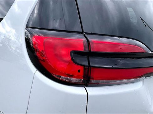Used 2023 Chrysler Pacifica Touring-L FWD image 32