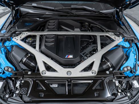 Used 2025 BMW M4 CS AWD/4WD image 9