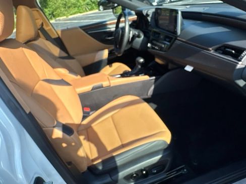 Used 2023 Lexus ES 250 w/ Premium Package AWD/4WD image 28