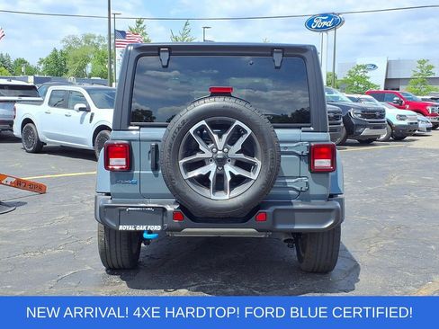 Used 2024 Jeep Wrangler Unlimited w/ Convenience Group AWD/4WD image 22