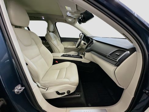Used 2020 Volvo XC90 T5 Momentum image 34