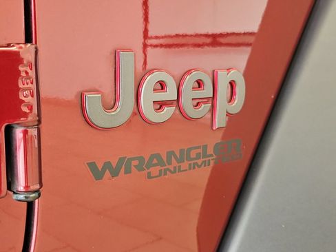 Used 2021 Jeep Wrangler Unlimited Rubicon AWD/4WD image 25