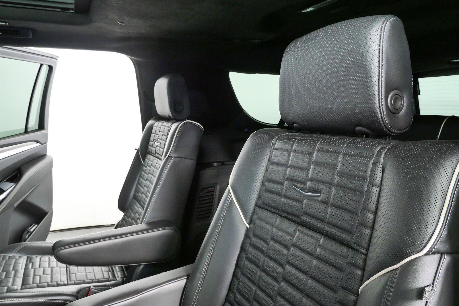 Used 2025 Cadillac Escalade ESV Sport Platinum w/ LPO, ONYX Package AWD/4WD image 22