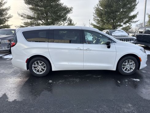 New 2026 Chrysler Voyager LX image 7