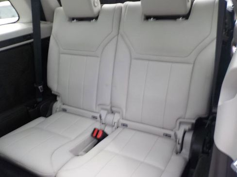 Used 2017 Land Rover Discovery HSE image 37