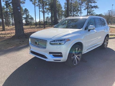 New 2025 Volvo XC90 T8 Core w/ Climate Package image 7