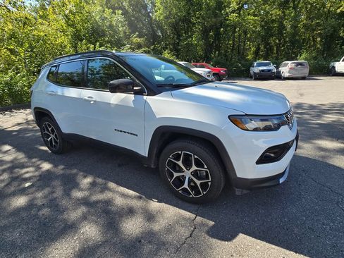 Used 2024 Jeep Compass Limited AWD/4WD image 10