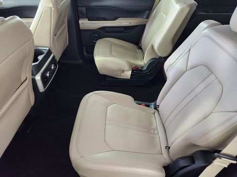 Used 2023 Ford Expedition Limited AWD/4WD image 14