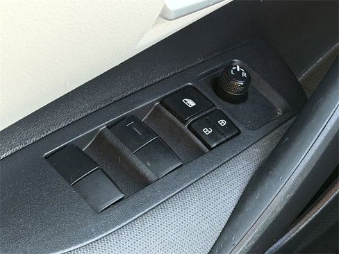 Used 2021 Toyota Corolla LE image 32