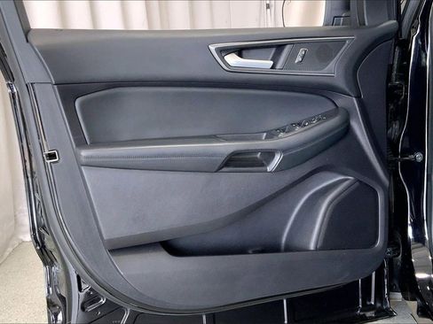 Used 2020 Ford Edge SE image 21